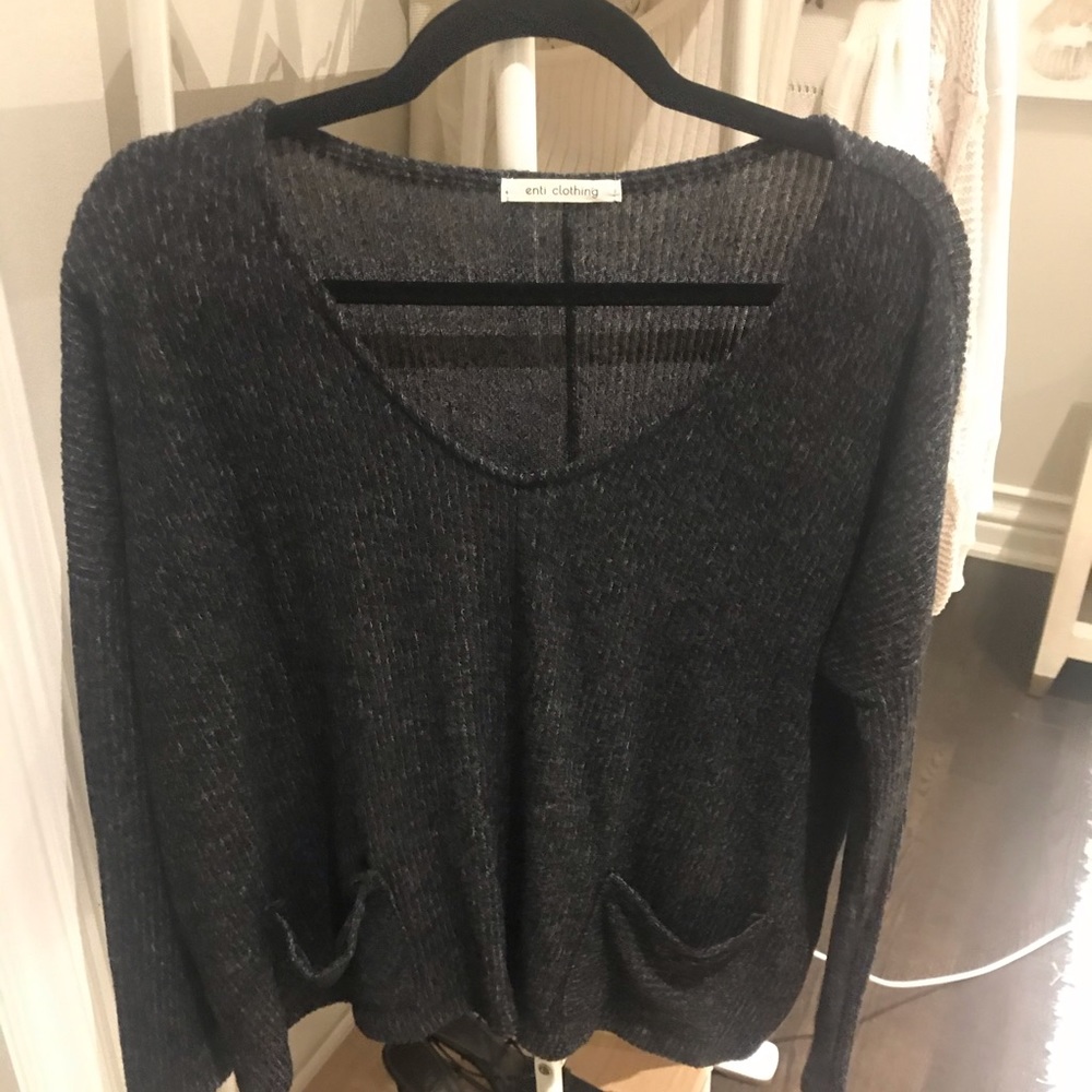 Black long sleeve v neck with pockets